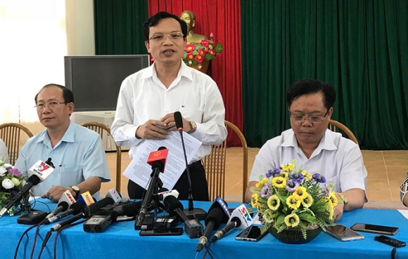 Tổ công tác của Bộ GD-ĐT và đại diện chính quyền tỉnh Sơn La gặp gỡ báo chí ngày 23.7 để trao đổi về kết quả xác minh bất thường điểm thi /// ẢNH: HIÊN QUÂN