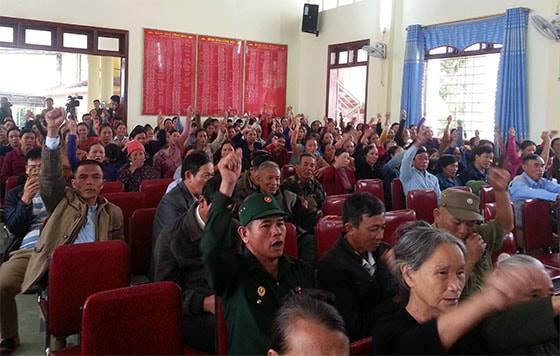 Nhân dân xã Khánh Thành kịch liệt phản đối, yêu cầu linh mục Đặng Hữu Nam rời khỏi địa bàn