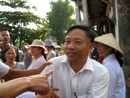 Lãnh đạo huyện ở Hà Nội nói “Tôi không biết chữ”