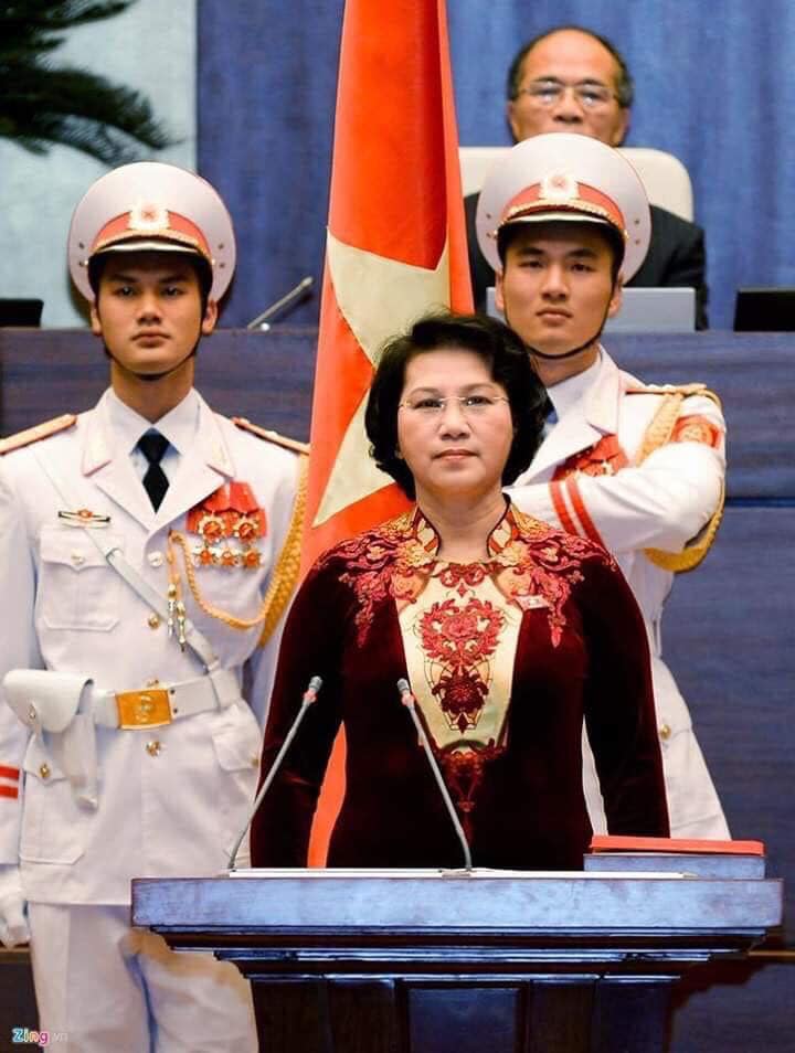 Chủ tịch Quốc hội Nguyễn Thị Kim Ngân là người như thế nào, sao các lực lượng chống đối lại nhắm vào bà?