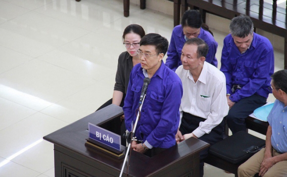 Nu ốt trắng 1.700 tỉ tiền BHXH, Thứ trưởng Lê Bạch Hồng chỉ nhận 8 – 9 năm tù để cải tạo trở thành công dân có ích