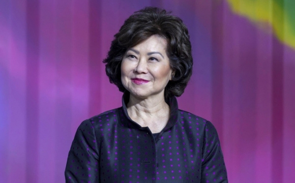 Nữ Bộ trưởng Mỹ gốc Hoa Elaine Chao bị điều tra vì đi đêm với Trung Quốc và mưu lợi riêng