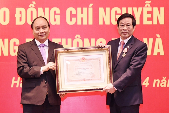 Thủ tướng trao Huân chương Độc lập hạng Nhì cho ông Nguyễn Bắc Son