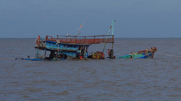 Tàu Trung Quốc từ chối cứu hộ tàu cá Việt Nam trôi dạt ở Hoàng Sa, tình hữu nghị láng giềng là thế sao?