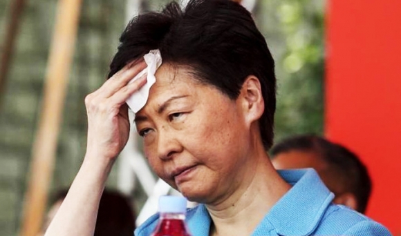 Gần 300 ngàn người ký tên hủy quốc tịch Anh của gia đình Lâm Trịnh Nguyệt Nga (Carrie Lam)