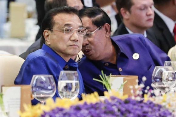 Campuchia hợp tác với Trung Quốc ch.ơi x.ấu Việt Nam ngay tại hội nghị thượng đỉnh ASEAN