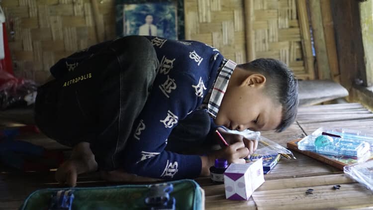Sự thật về cậu bé 10 tuổi sống cô độc trong rừng ở Tuyên Quang