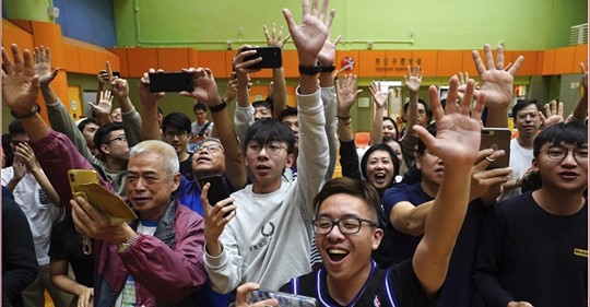 Thắng lợi đậm: sinh viên Hồng Kông chiếm 240 ghế trong tổng số 452 ghế hội đồng