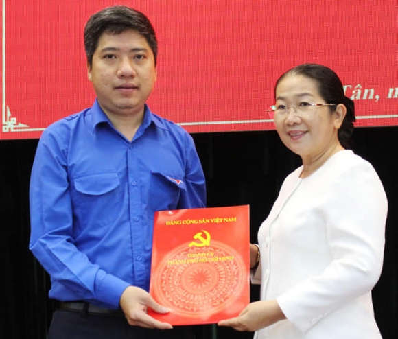 Cùng là Phó Bí thư Thành Đoàn TPHCM nhưng sao có sự khác biệt ưu ái rất lớn khi điều động Nguyễn Việt Quế Sơn và Vương Thanh Liễu?