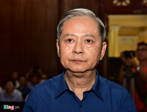 Cựu Phó chủ tịch UBND TP.HCM Nguyễn Hữu Tín tiều tụy đến tòa xét xử